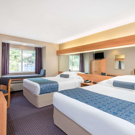 Microtel Inn & Suites By Wyndham Hazelton/Bruceton Mills Eksteriør billede
