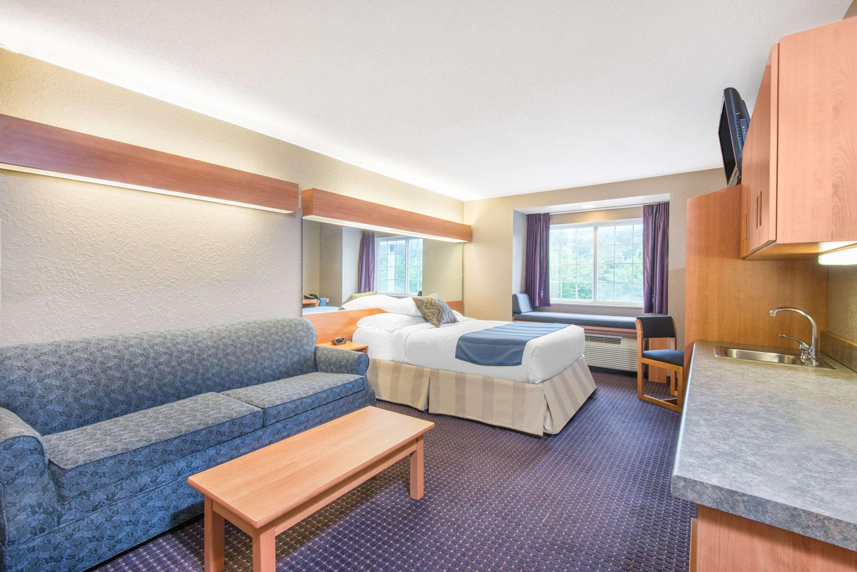 Microtel Inn & Suites By Wyndham Hazelton/Bruceton Mills Eksteriør billede