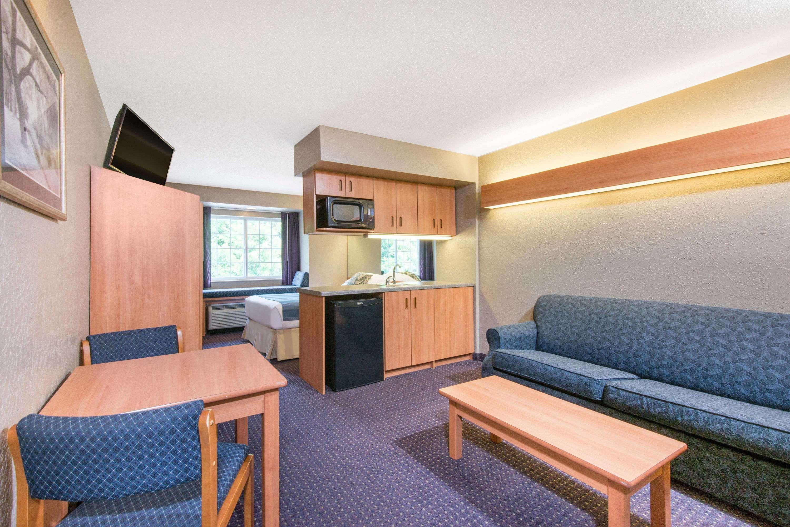 Microtel Inn & Suites By Wyndham Hazelton/Bruceton Mills Eksteriør billede