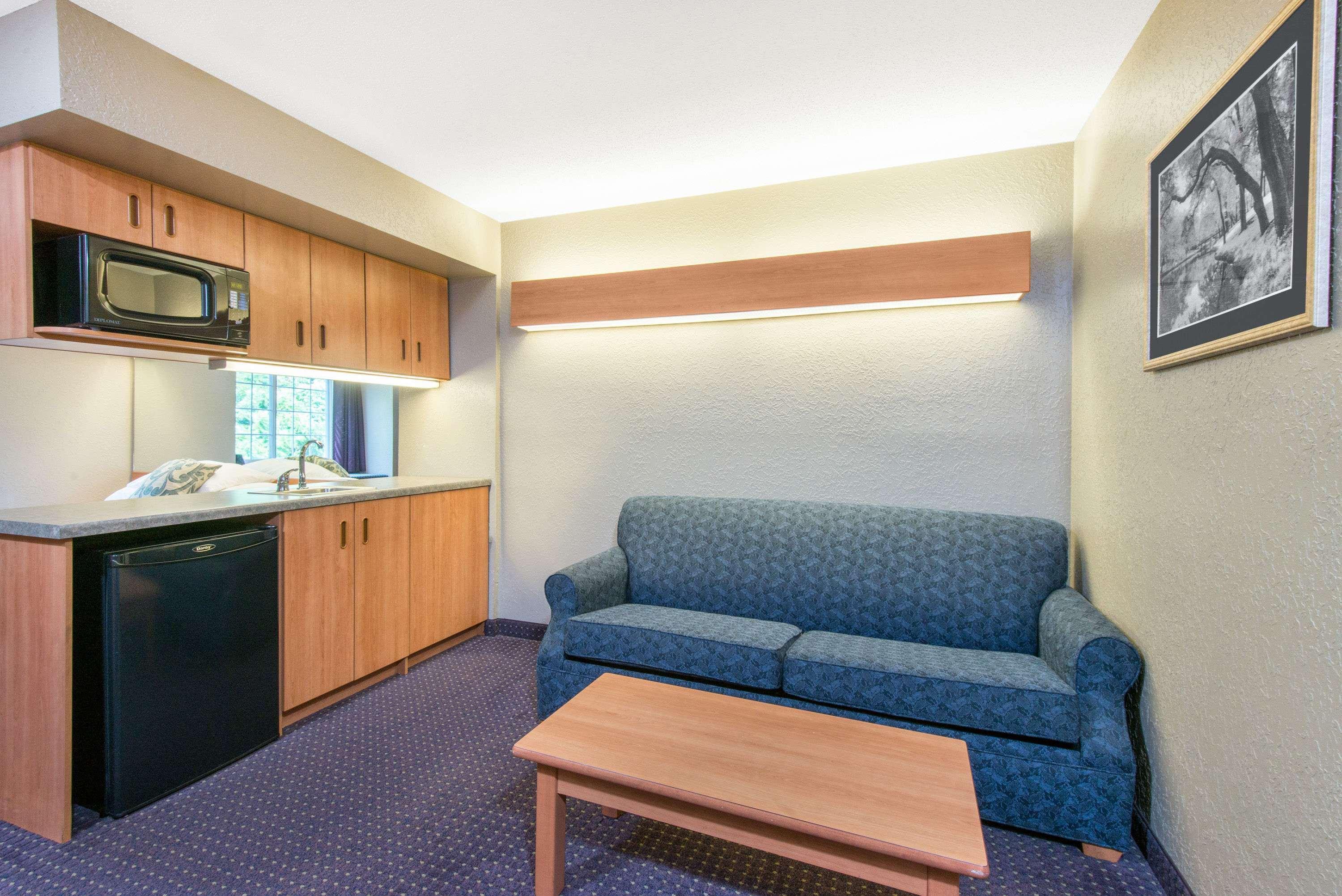 Microtel Inn & Suites By Wyndham Hazelton/Bruceton Mills Eksteriør billede