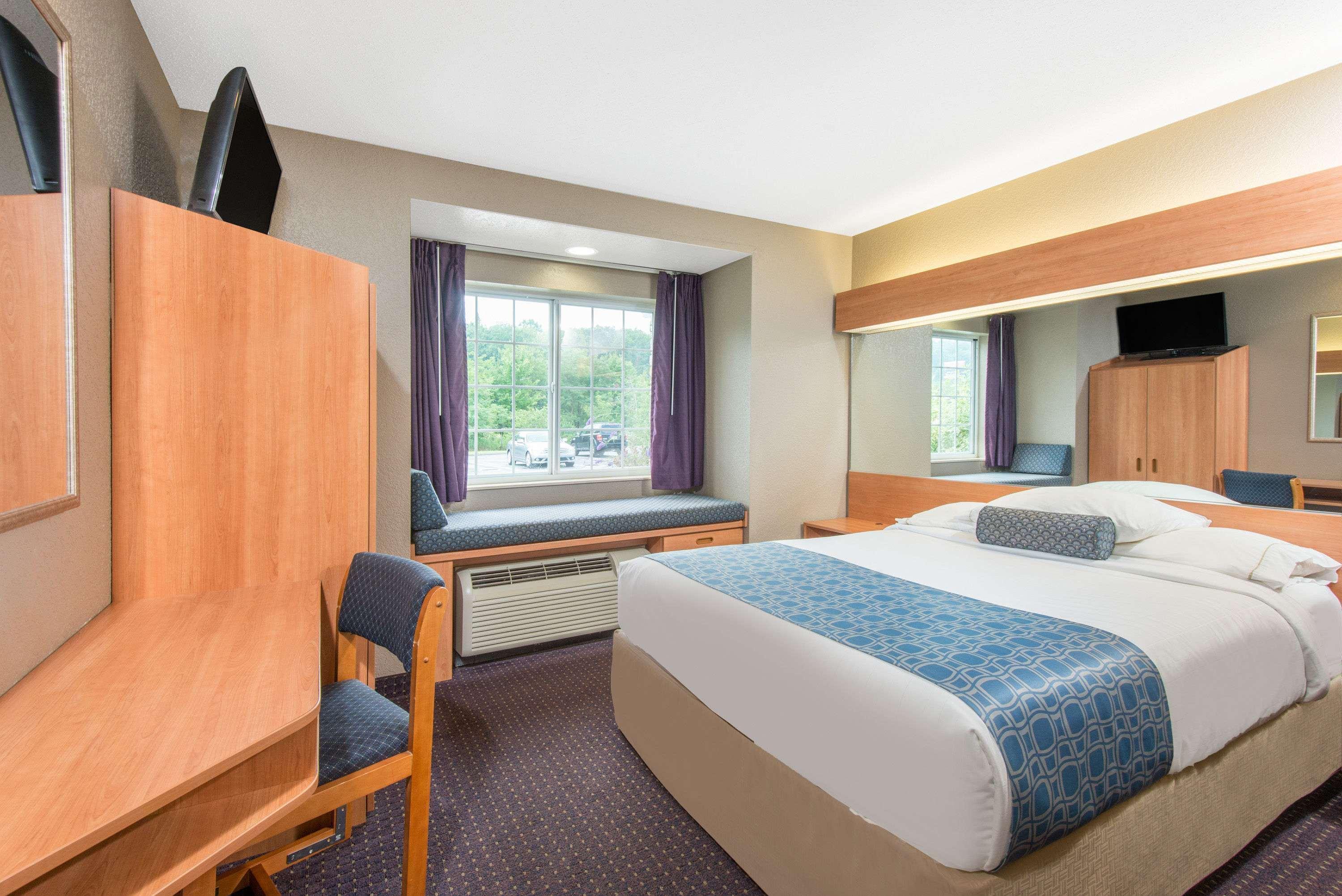 Microtel Inn & Suites By Wyndham Hazelton/Bruceton Mills Eksteriør billede