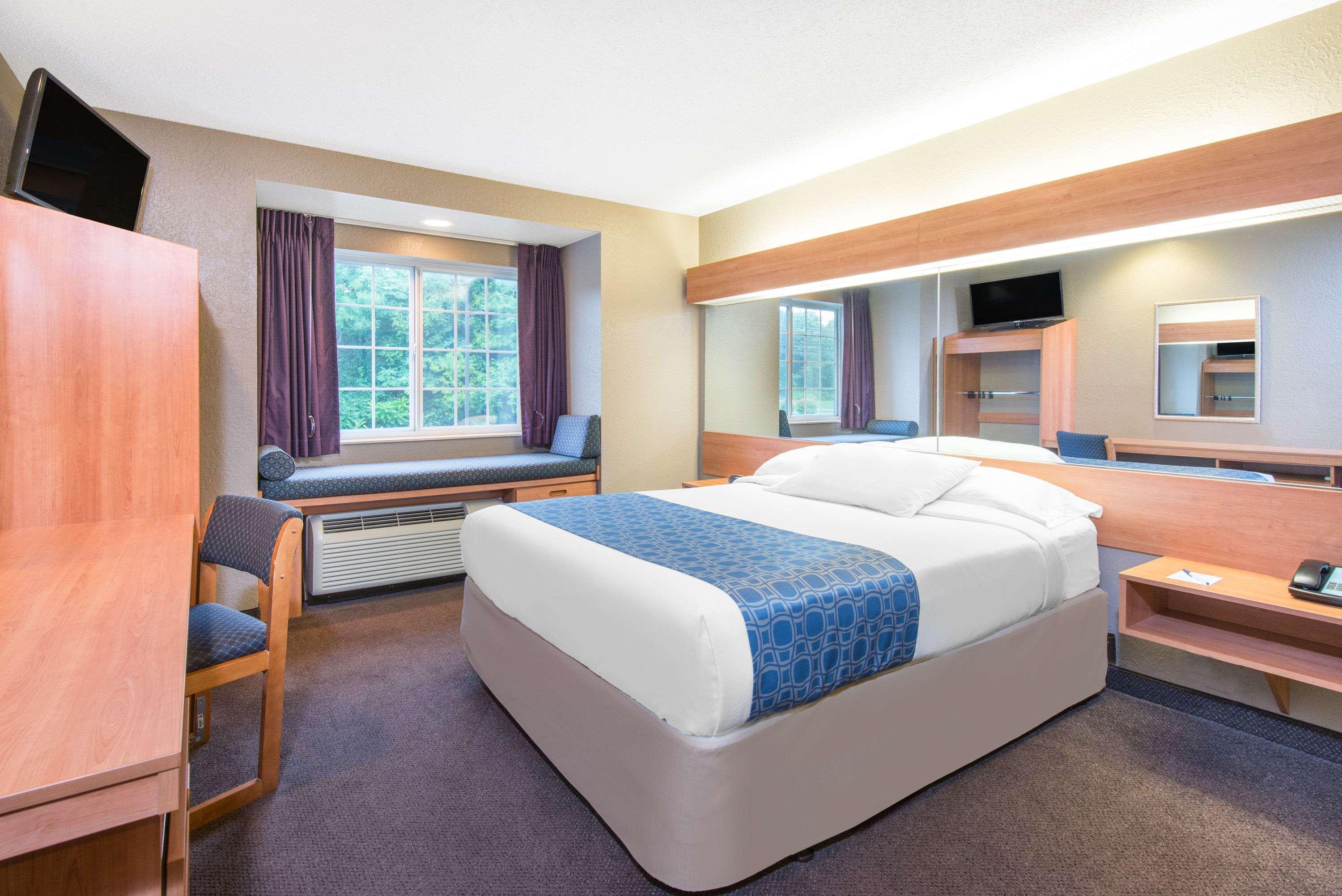 Microtel Inn & Suites By Wyndham Hazelton/Bruceton Mills Eksteriør billede