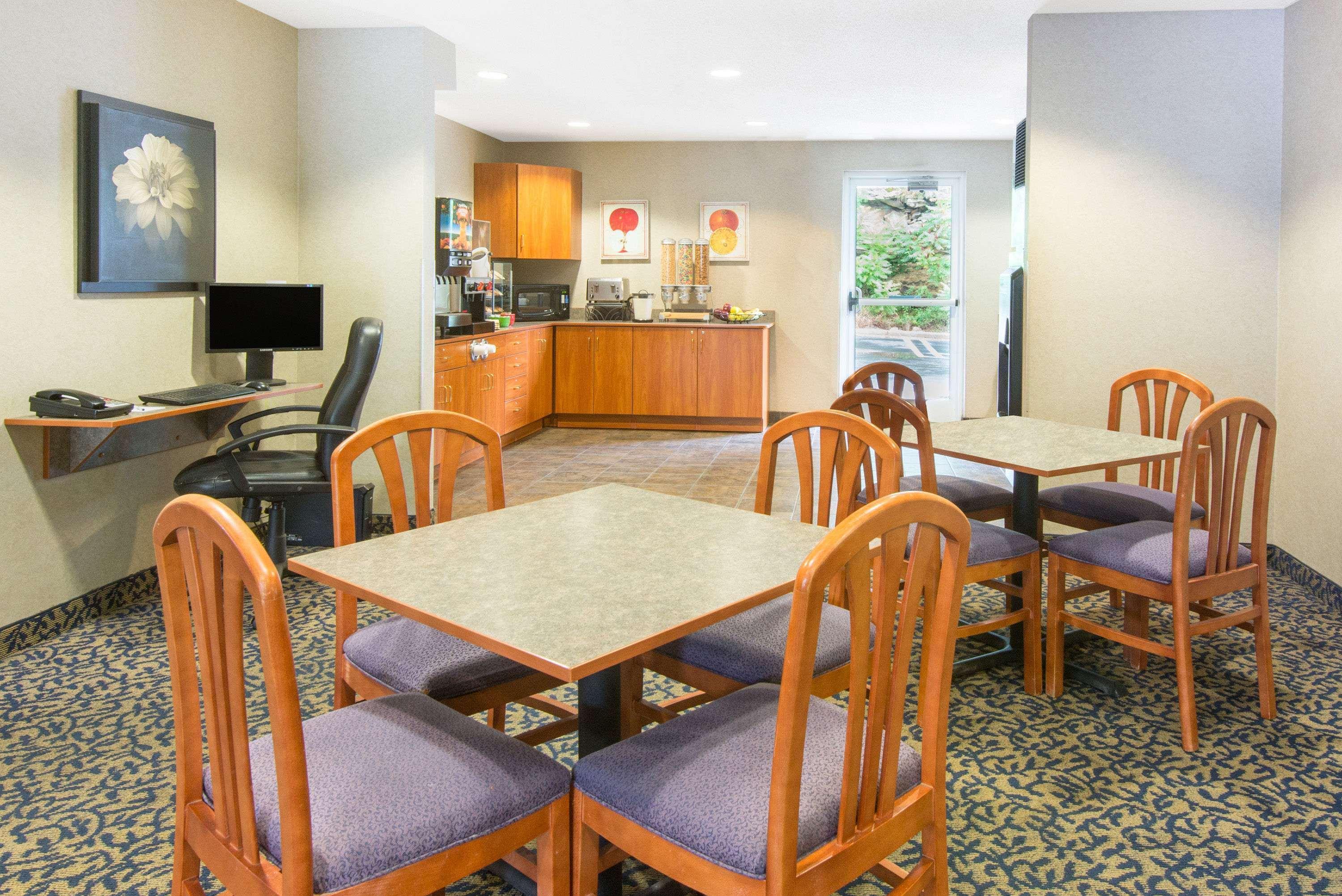 Microtel Inn & Suites By Wyndham Hazelton/Bruceton Mills Eksteriør billede