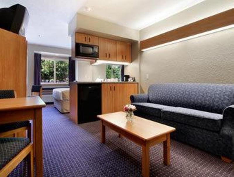 Microtel Inn & Suites By Wyndham Hazelton/Bruceton Mills Værelse billede