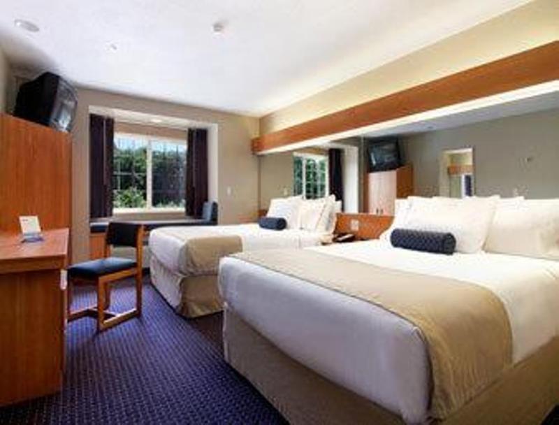 Microtel Inn & Suites By Wyndham Hazelton/Bruceton Mills Værelse billede